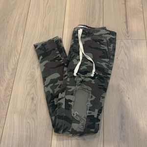 Girls camo vintage Havana ripped jeans